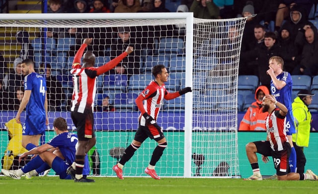 Soccer Football - Premier League - Leicester City v Brentford - King Power Stadium, Leicester, Britain - February 21, 2025 Brentford's Fabio Carvalho celebrates scoring their fourth goal with Bryan Mbeumo Action Images via Reuters/Andrew Boyers