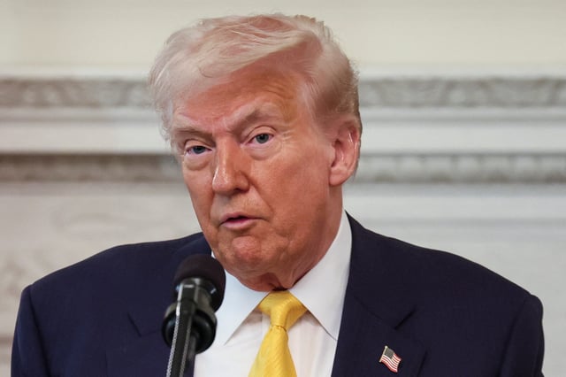 U.S. President Donald Trump hosts a business session with U.S. governors who are in town for the National Governors Association's (NGA) annual winter meeting, at the White House in Washington, D.C., U.S., February 21, 2025. REUTERS/Leah Millis