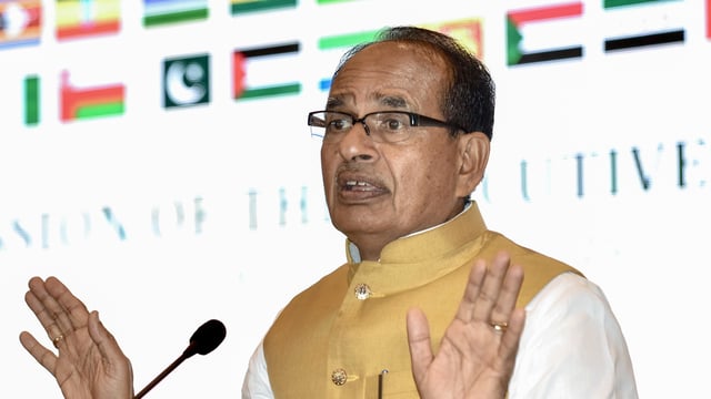 The union minister questioned whether Air India's management was cheating passengers with such treatment