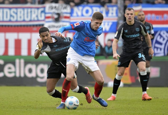 Soccer Football - Bundesliga - Holstein Kiel v Bayer Leverkusen - Holstein-Stadion, Kiel, Germany - February 22, 2025 Holstein Kiel's Marko Ivezic in action with Bayer Leverkusen's Amine Adli REUTERS/Fabian Bimmer
