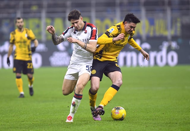 Soccer Football - Serie A - Inter Milan v Genoa - San Siro, Milan, Italy - February 22, 2025 Inter Milan's Alessandro Bastoni in action with Genoa's Alessandro Zanoli REUTERS/Massimo Pinca