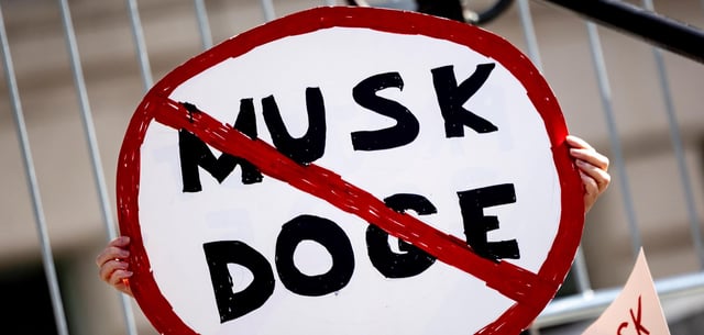 Protest in Los Angeles gegen Elon Musk und die von ihm geleitete Regierungsorganisation DOGE