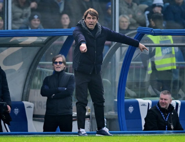 Soccer Football - Serie A - Como v Napoli - Stadio Giuseppe Sinigaglia, Como, Italy - February 23, 2025 Napoli coach Antonio Conte reacts REUTERS/Daniele Mascolo