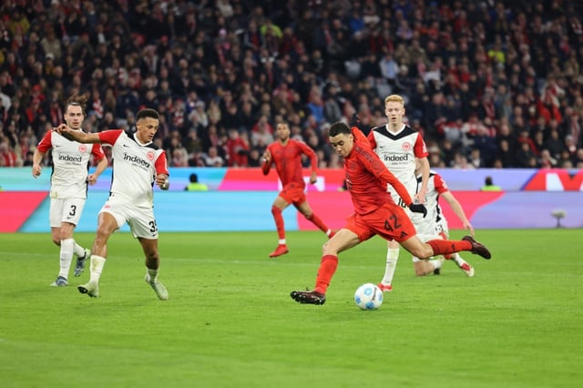 Jamal Musiala scoring Bayern's third goal