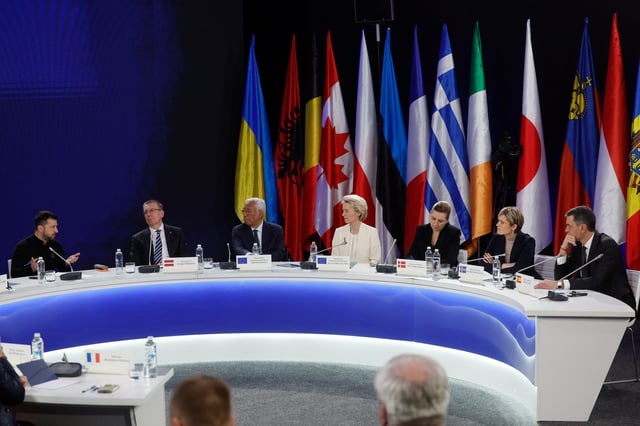 Ukrainian President Volodymyr Zelenskiy, European Commission President Ursula von der Leyen, European Council President Antonio Costa, Spain's Prime Minister Pedro Sanchez, Latvia's President Edgars Rinkevics, Denmark's Prime Minister Mette Frederiksen and Iceland's Prime Minister Kristrun Frostadottir attend a press conference after the 'Support Ukraine' summit, marking the third anniversary of the Russian invasion, in Kyiv, Ukraine, February 24, 2025. REUTERS/Gleb Garanich/Pool
