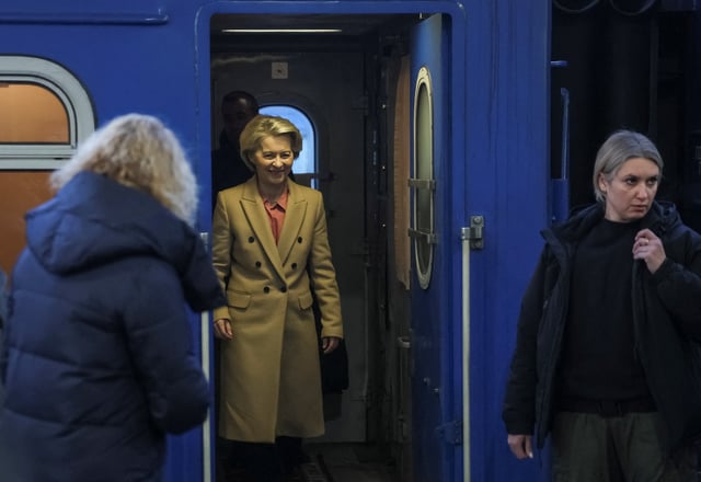 European Commission President Ursula von der Leyen arrives at a central railway station of Ukrainian capital, amid Russia's attack on Ukraine, in Kyiv, Ukraine February 24, 2025. REUTERS/Gleb Garanich