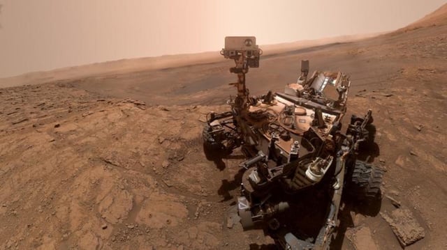 NASA's Curiosity rover has obtained the mineralogical and chemical data of ancient lake deposits at Gale Crater, Mars. The present study reconstructs water chemistry of the paleolake in Gale based on the Curiosity's data.