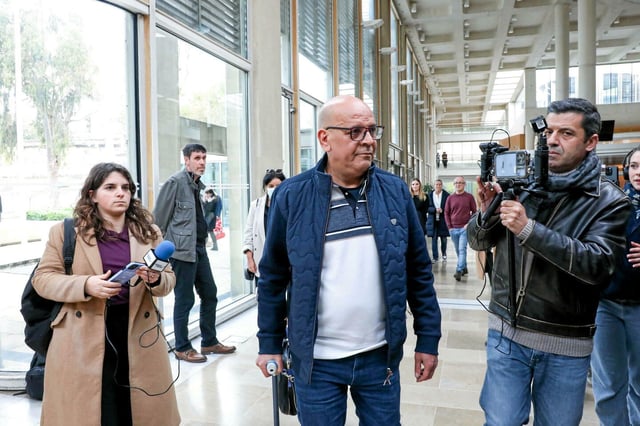 Boualem N., influenceur algérien connu en ligne sous son pseudo « Doualemn », arrive au tribunal correctionnel de Montpellier, lundi 24 février 2025.

