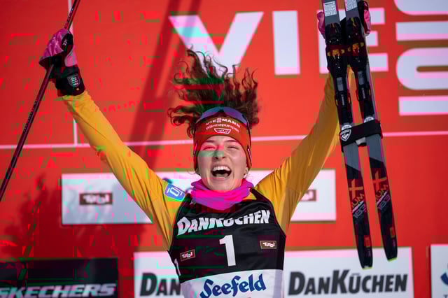 Jubel in Seefeld: Nathalie Armbruster hat es an die Spitze geschafft
