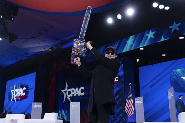 Elon Musk sur la scène de la Conservative Political Action Conference, à Oxon Hill, dans le Maryland, jeudi.
