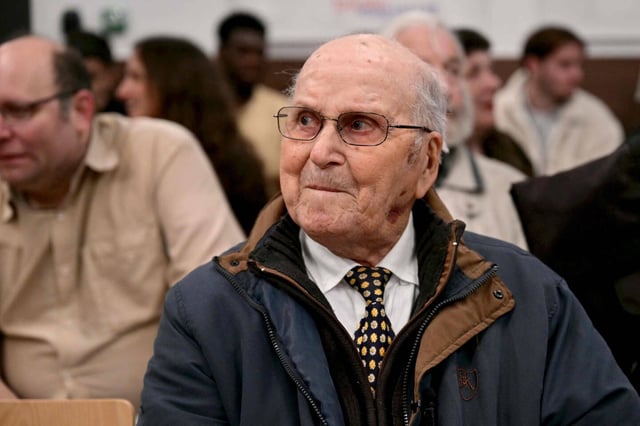 «La France a une dette envers moi, il faut qu’elle répare», défend Albert Corrieri, 102 ans, envoyé de force travailler en Allemagne pendant la Seconde Guerre mondiale.