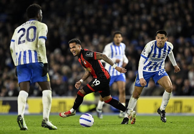 Soccer Football - Premier League - Brighton & Hove Albion v AFC Bournemouth - The American Express Community Stadium, Brighton, Britain - February 25, 2025 AFC Bournemouth's Justin Kluivert in action with Brighton & Hove Albion's Diego Gomez REUTERS/Tony O Brien