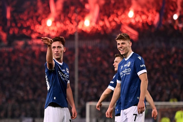 Soccer Football - DFB Cup - Quarter Final - Arminia Bielefeld v Werder Bremen - Bielefelder Alm, Bielefelder, Germany - February 25, 2025 Arminia Bielefeld's Marius Worl celebrates scoring their first goal with Julian Kania REUTERS/Teresa. Kroeger