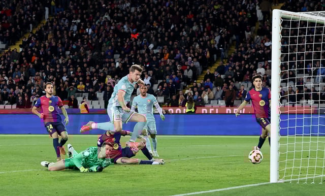 Soccer Football - Copa del Rey - Semi Final - First Leg - FC Barcelona v Atletico Madrid - Estadi Olimpic Lluis Companys, Barcelona, Spain - February 25, 2025 Atletico Madrid's Alexander Sorloth scores their fourth goal REUTERS/Nacho Doce