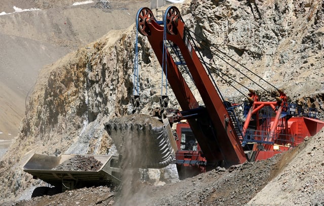 A mining shovel loads a mining truck at the Los Bronces copper mine, some 65 km (40 miles) northeast of Santiago city and 3500 meters above sea level, March 12, 2008. REUTERS/Ivan Alvarado/File Photo