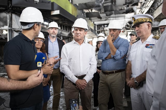 Le ministre des Outre-mer, Manuels Valls, en déplacement en Nouvelle-Calédonie.