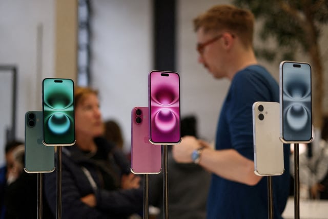 Apple iPhone 16 smartphones are displayed at a store in London, Britain, October 6, 2024. REUTERS/Hollie Adams/File Photo