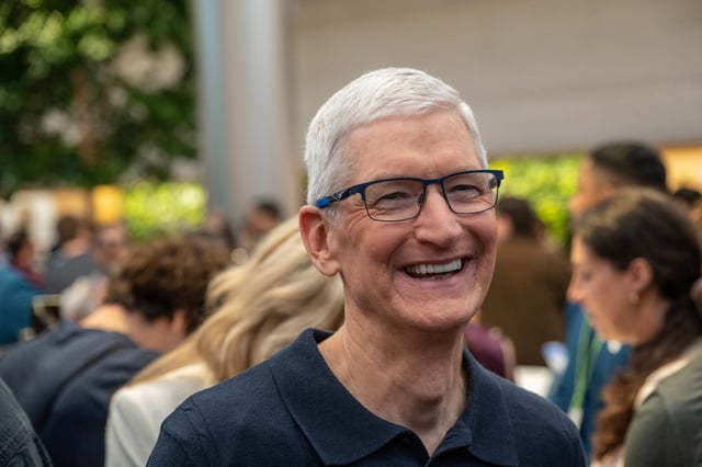 Apple is sticking with DEI.
