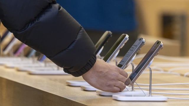 Apple has worked out a way to avoid a sales ban in Indonesia after it signed an agreement for investment in the country.