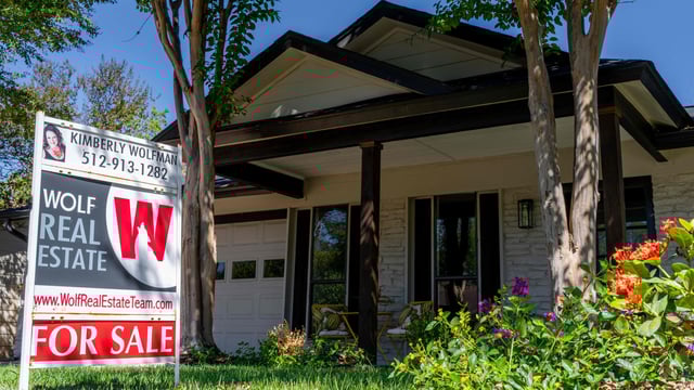 US mortgage rates track Treasury yields, which have fallen in the past week as investors seek safe havens amid a selloff in stocks and oil markets. 