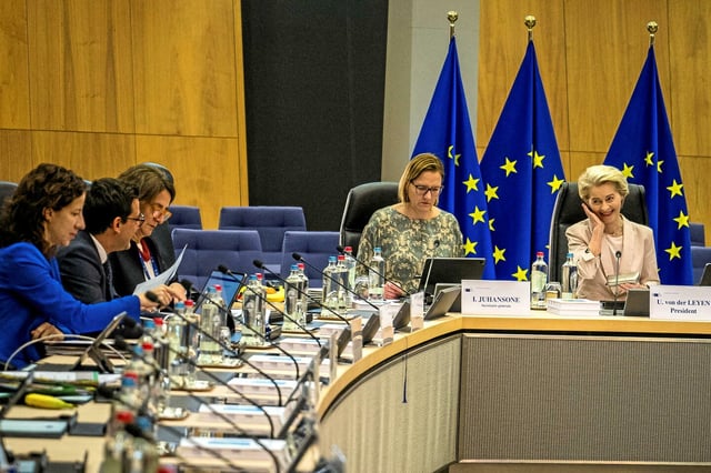 Réunion du collège des commissaires européens à Bruxelles, le mercredi 26 février 2025, avec pour principal sujet de discussion le « Clean Deal », qui vise à soutenir l'industrie européenne dans sa transition vers la neutralité climatique.
