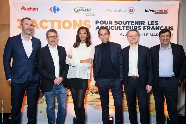 De gauche à droite, Thierry Cotillard, président du groupement Mousquetaires, Philippe Palazzi, directeur général du groupe Casino et président de Monoprix, Karine Le Marchand, animatrice de télévision, Alexandre Bompard, PDG du groupe Carrefour, Dominique Schelcher, PDG de Coopérative U et Guillaume Darrasse, directeur général d’Auchan Retail et président d’Auchan France.