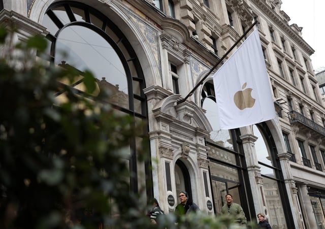 People walk past an Apple store in London, Britain, January 13, 2025. REUTERS/Isabel Infantes/File Photo