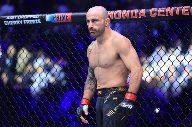 ANAHEIM, CALIFORNIA - FEBRUARY 17: Alexander Volkanovski of Australia prepares to face Ilia Topuria in their featherweight title fight during UFC 298 at Honda Center on February 17, 2024 in Anaheim, California.