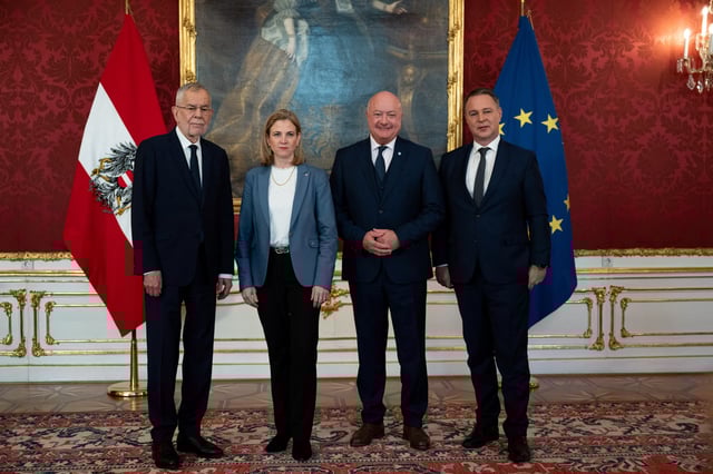 Austrian President Alexander Van der Bellen, head of People's Party (OeVP) Christian Stocker, head of Social Democrats Andreas Babler and head of NEOS party Beate Meinl-Reisinger pose for photos as they give a press statement at Hofburg Palace after meeting Austrian President Alexander Van der Bellen in Vienna, Austria, February 22, 2025. REUTERS/Elisabeth Mandl/File Photo