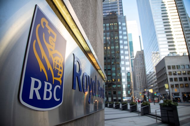 A sign for the Royal Bank of Canada in Toronto, Ontario, Canada December 13, 2021.  REUTERS/Carlos Osorio/File Photo