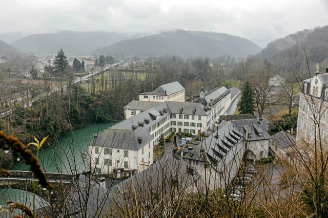 L’école Le Beau Rameau, anciennement Notre-Dame de Bétharram à Lestelle-Bétharram, près de Pau.
