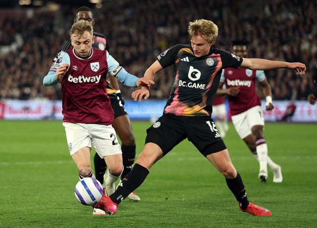 Soccer Football - Premier League - West Ham United v Leicester City - London Stadium, London, Britain - February 27, 2025 Leicester City's Victor Kristiansen in action with West Ham United's Jarrod Bowen REUTERS/Ian Walton
