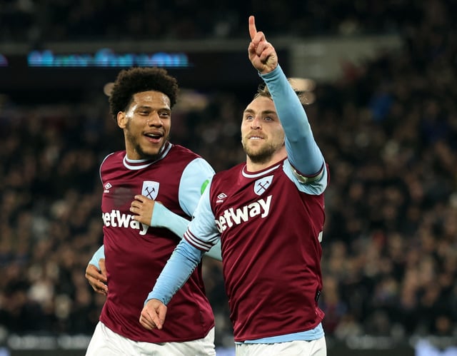 Soccer Football - Premier League - West Ham United v Leicester City - London Stadium, London, Britain - February 27, 2025 West Ham United's Jarrod Bowen celebrates scoring their second goal with Jean-Clair Todibo REUTERS/Ian Walton
