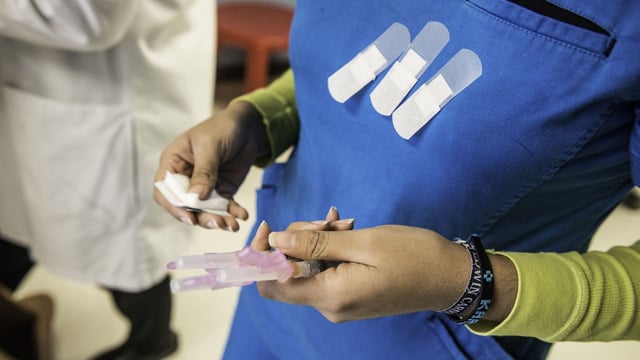 A certified medical assistant holds needles full of the HPV vaccination drug Gardasil before administering them to children at a health center in Texas. Photo: Matthew Busch for The Washington Post via Getty Images