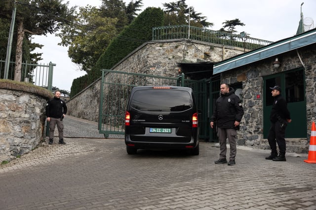A vehicle carrying the Russian delagation arrives at the residence of the U.S. Consul General in Istanbul, Turkey, February 27, 2025. REUTERS/Dilara Senkaya