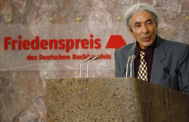 Algerian writer Boualem Sansal delivers his speech after receiving the Peace Prize of German book seller's association "Friedenspreis des Deutschen Buchhandels" during a ceremony in Frankfurt October 16, 2011. REUTERS/Kai Pfaffenbach/File Photo
