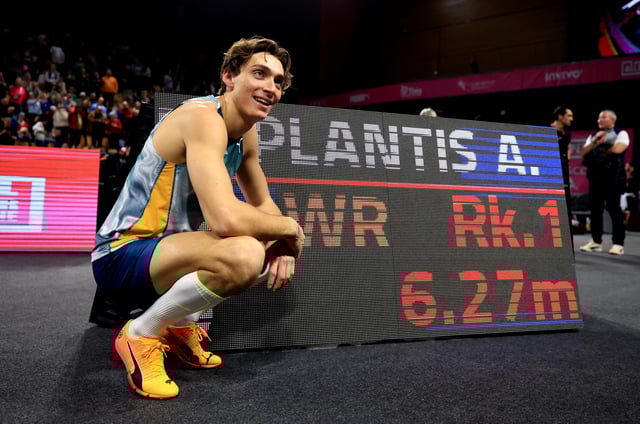Athletics - Pole Vault - All Star Perche by SCC - Maison des Sport, Clermont-Ferrand, France - February 28, 2025 Sweden's Armand Duplantis celebrates after setting a new world record to win the men's pole vault REUTERS/Manon Cruz