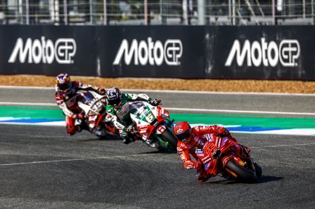 MotoGP - Thailand Grand Prix - Chang International Circuit, Buriram, Thailand - February 28, 2025 Ducati Lenovo Team's Marc Marquez, LCR Honda's Johann Zarco and Idemitsu Honda LCR Somkiat Chantra in action during practice. REUTERS/Athit Perawongmetha