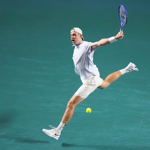 Denis Shapovalov of Canada hits a return to Alejandro Davidovich Fokina of Spain during a semifinal match at the Mexican Open tennis  in Acapulco, Mexico, Friday, Feb. 28, 2025. (AP Photo/Eduardo Verdugo)