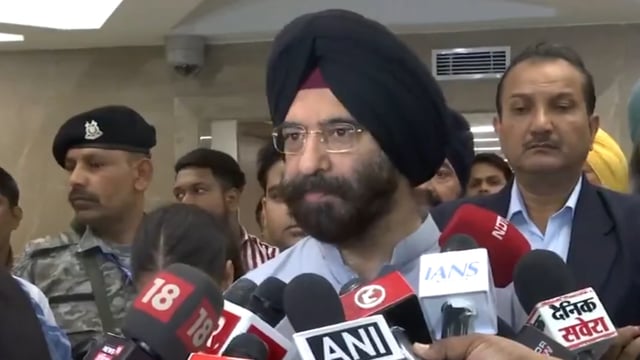 Delhi environment minister Manjinder Singh Sirsa speaks to the media after a meeting with officials to discuss anti-pollution measures.