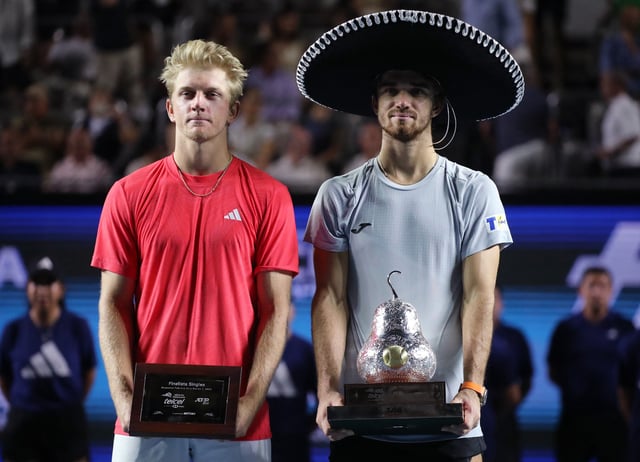 Tennis - Mexican Open - Arena GNP Seguros, Acapulco, Mexico - March 1, 2025 Czech Republic's Tomas Machac and Spain's Alejandro Davidovich Fokina pose with their trophies after their final match REUTERS/Henry Romero