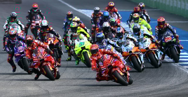 MotoGP - Thailand Grand Prix - Chang International Circuit, Buriram, Thailand - March 2, 2025 Ducati Lenovo Team's Marc Marquez, Gresini Racing MotoGP's Alex Marquez, Ducati Lenovo Team's Francesco Bagnaia and riders in action at the start of MotoGP race REUTERS/Athit Perawongmetha
