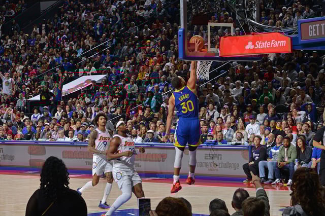 Stephen Curry of the Golden State Warriors dunks the ball during the game against the Philadelphia 76ers at the Wells Fargo Center in Philadelphia, Pennsylvania, on March 1, 2025.