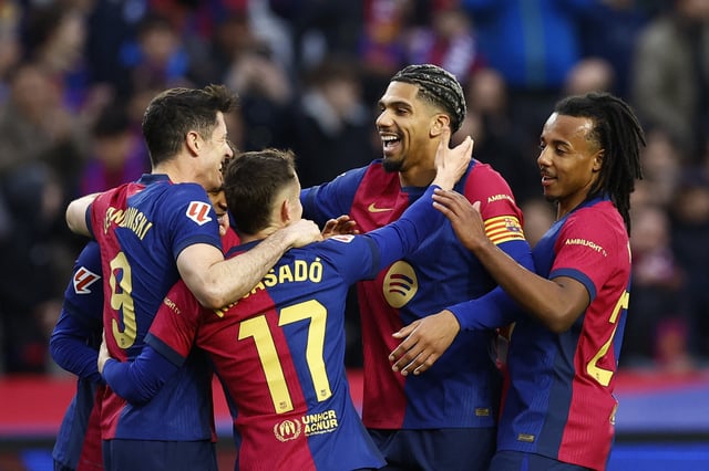 Soccer Football - LaLiga - FC Barcelona v Real Sociedad - Estadi Olimpic Lluis Companys, Barcelona, Spain - March 2, 2025 FC Barcelona's Robert Lewandowski celebrates scoring their fourth goal with teammates REUTERS/Albert Gea