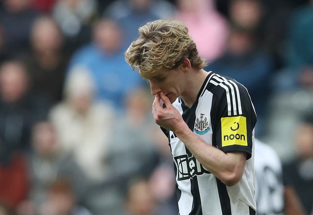 Soccer Football - FA Cup - Fifth Round - Newcastle United v Brighton & Hove Albion - St James' Park, Newcastle, Britain - March 2, 2025 Newcastle United's Anthony Gordon walks after being shown a red card REUTERS/Scott Heppell