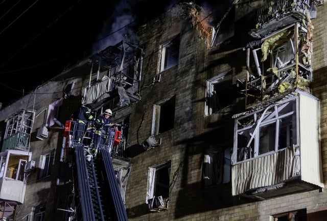 Firefighters work at a site of an apartment building hit by a Russian drone strike, amid Russia's attack on Ukraine, in Kharkiv, Ukraine March 2, 2025. REUTERS/Sofiia Gatilova