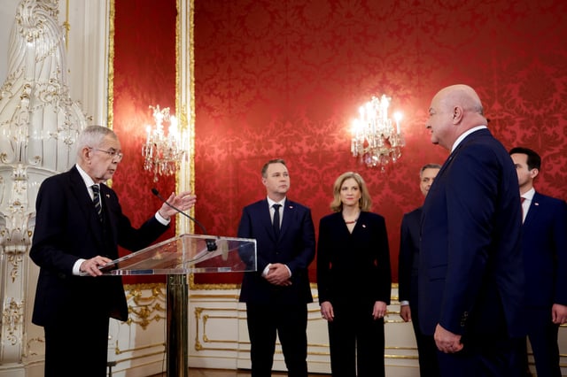 Austria's President Alexander Van der Bellen swears in head of People's Party (OeVP) Christian Stocker as the new Chancellor during the swearing-in ceremony of a new government at Hofburg Palace in Vienna, Austria, March 3, 2025. REUTERS/Leonhard Foeger