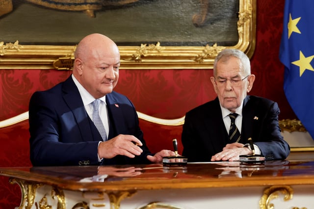 Austria's President Alexander Van der Bellen and head of People's Party (OeVP) and the new Chancellor Christian Stocker attend the swearing-in ceremony of a new government at Hofburg Palace in Vienna, Austria, March 3, 2025. REUTERS/Leonhard Foeger