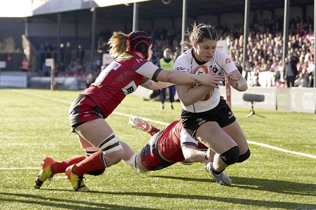 Ilona Maher scores against Gloucester-Hartpury.