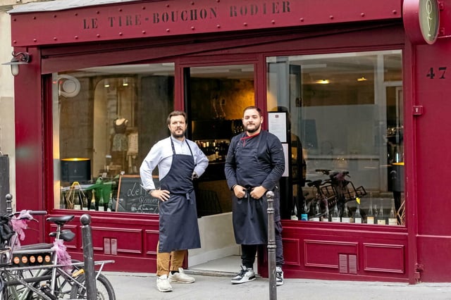 Le Tire-Bouchon Rodier, à Paris, fait partie des nouveaux restaurants décorés d'un Bib gourmand par le Guide Michelin.

